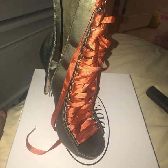 Steve Madden booties - Picture 2 of 8